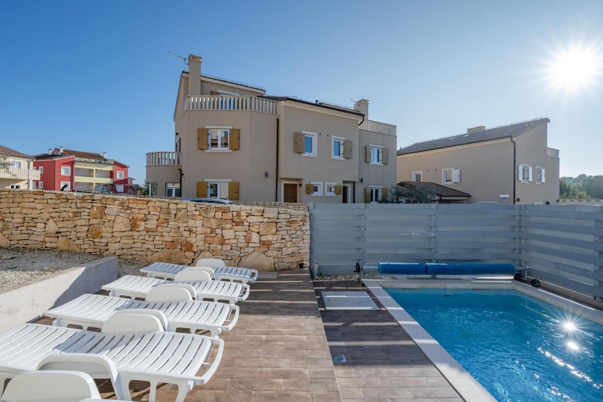 Villa Castagna Near The Sea With Private Pool And Sauna Premantura Εξωτερικό φωτογραφία